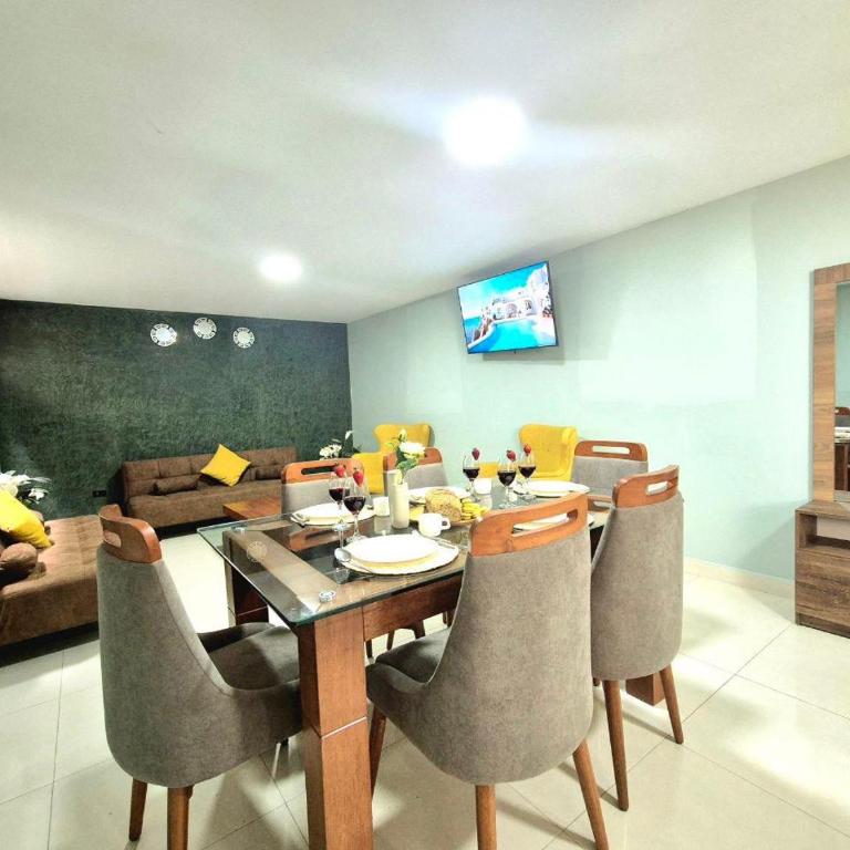 Apartment 7 with Jacuzzi in the center - 3 Bedroom 2 Bath - Three-Bedroom Apartment - 11