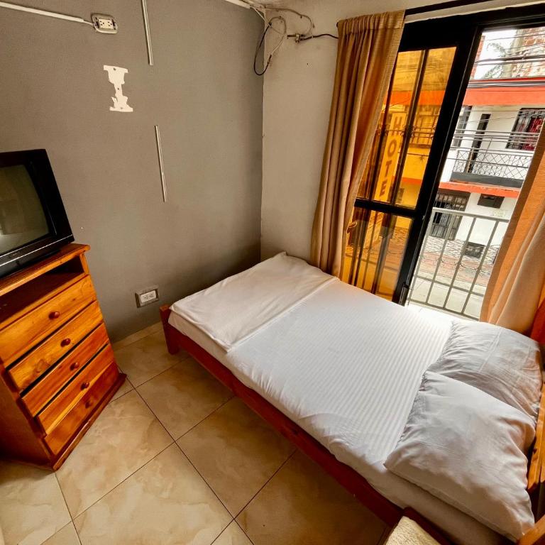 Hotel El Progreso - Económico, Central y Familiar en Armenia - Habitación Doble Económica - 4
