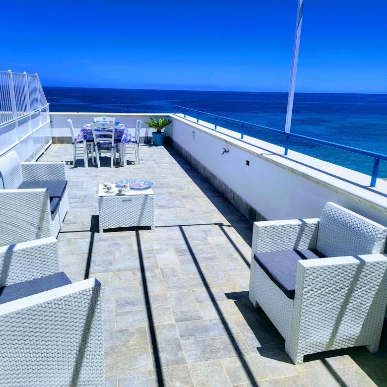 Sunset Exclusive Waterfront Villa Residence Shared Infinity Pool & Private Sea Access - Appartamento con 3 Camere da Letto - 16