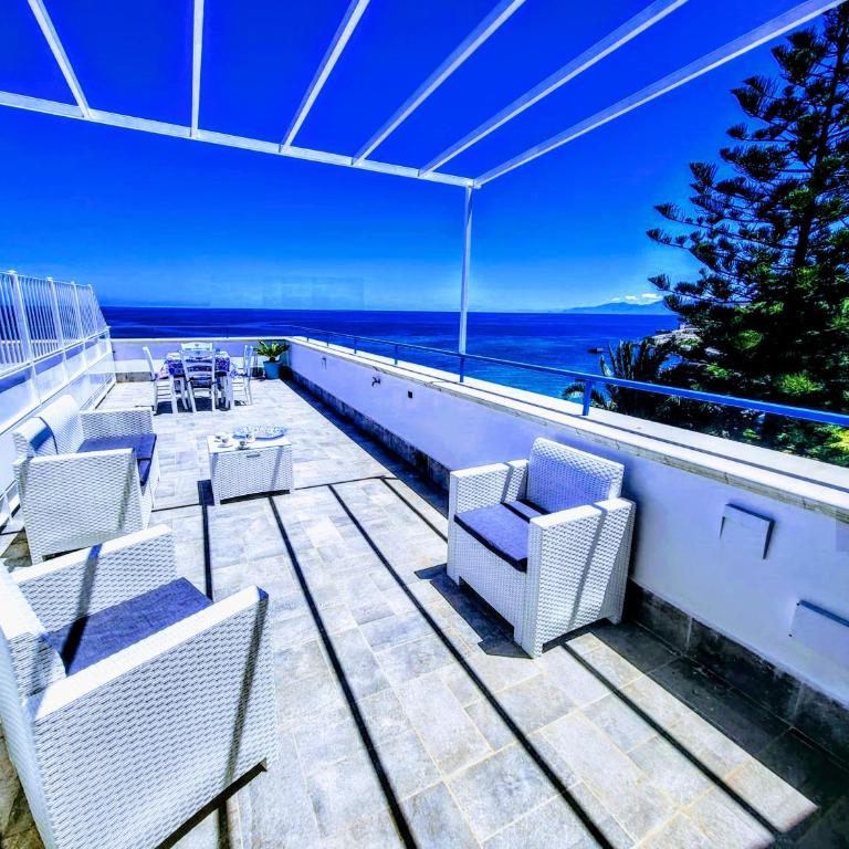 Sunset Exclusive Waterfront Villa Residence Shared Infinity Pool & Private Sea Access - Appartamento con 3 Camere da Letto - 4