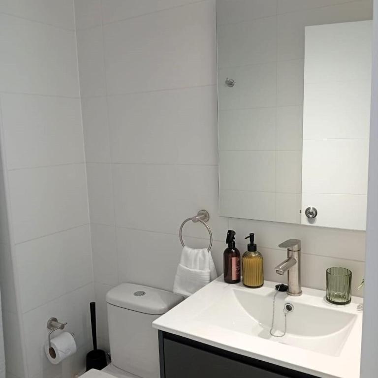 Park and Movistar Arenas D106 - One-Bedroom Apartment - 24