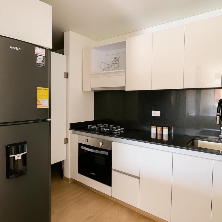 Apartaestudio cerca centros comerciales -Refugio romantico - Apartamento de 1 Dormitorio con balcón y vistas a la ciudad - 5