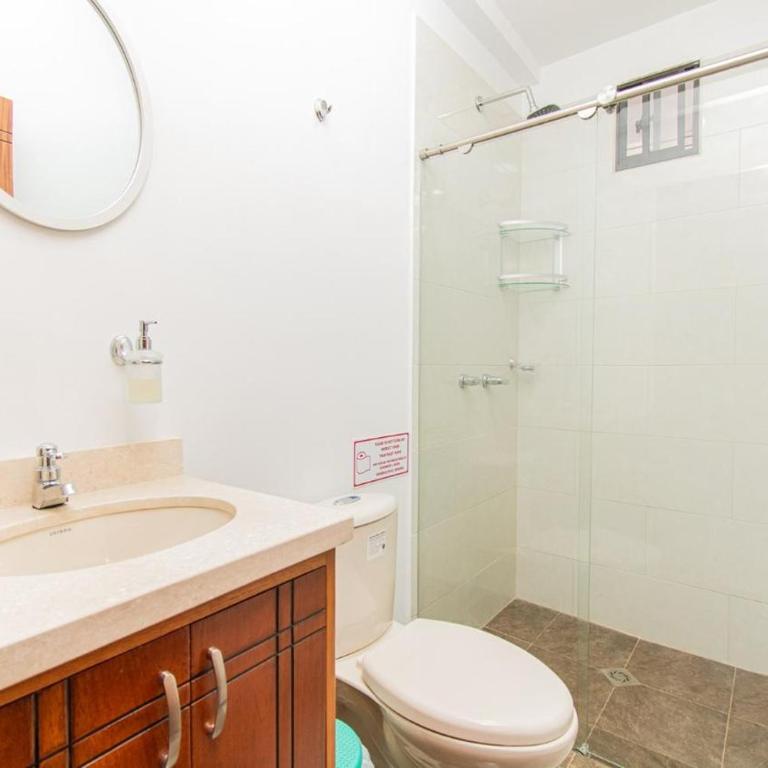 Aptos Familiares en Envigado con Aire Acondicionado - Three-Bedroom Apartment - 1