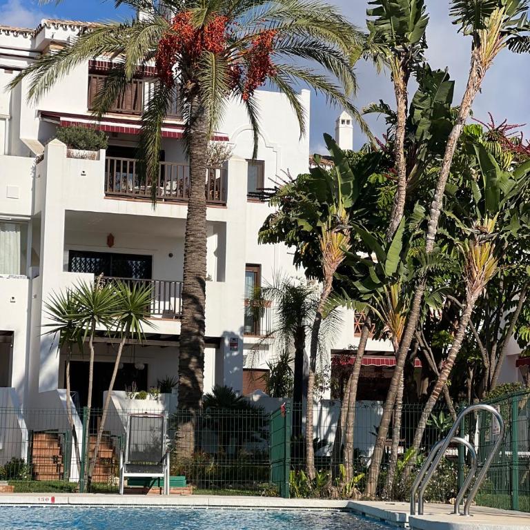 Finca San Antonio Two Bedroom apartment with swimming pool - Apartamento Deluxe de 2 dormitorios con vistas al jardín - 2