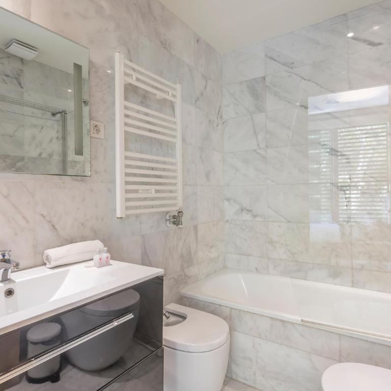 Apartments with Shared Rooftop Pool & Terrace in Barcelona - Apartment mit 3 Schlafzimmern und Balkon - 39