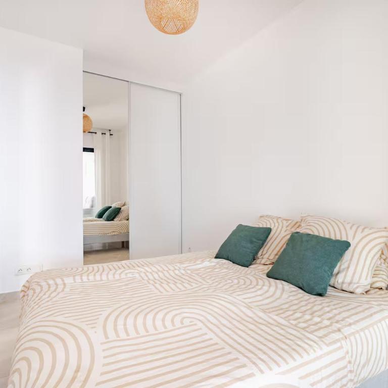 Luxury Apartment with Sea View and Private Beach Access - Appartement 1 Chambre - 13
