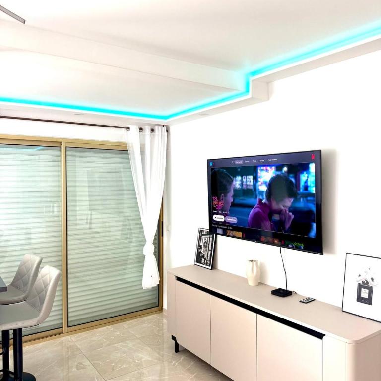 Luxury Apartment with Sea View and Private Beach Access - Appartement 1 Chambre - 18