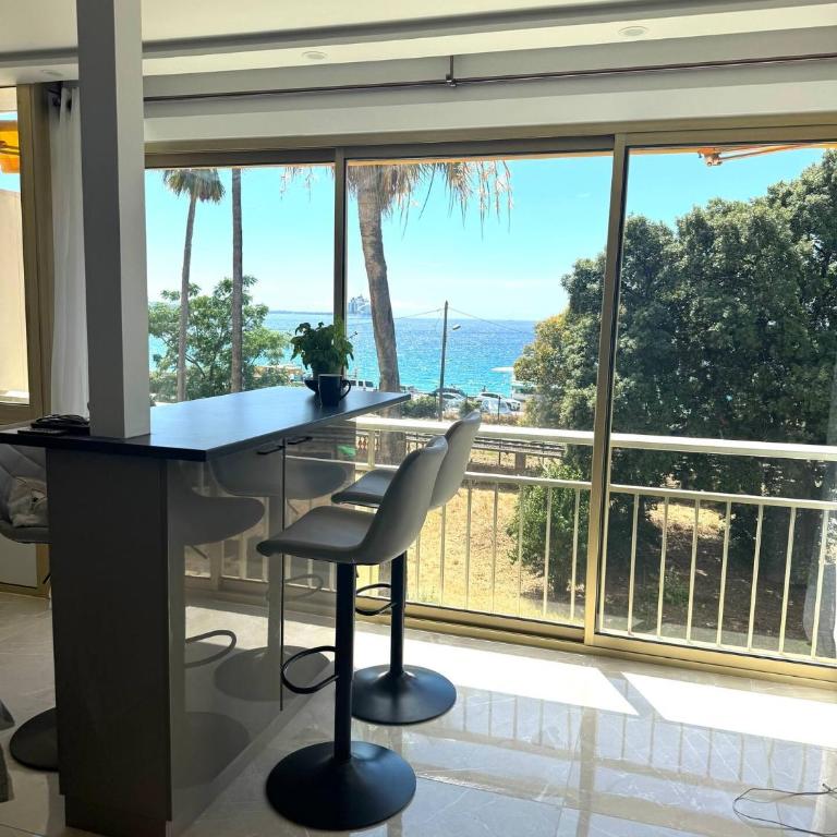 Luxury Apartment with Sea View and Private Beach Access - Appartement 1 Chambre - 12