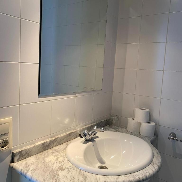 Students Only - Colegio Mayor Universitario de la Casa do Brasil, Madrid - Double Room - 4