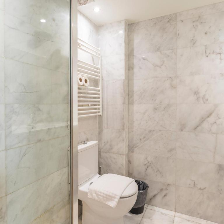 Apartments with Shared Rooftop Pool & Terrace in Barcelona - Apartment mit Terrasse - 41