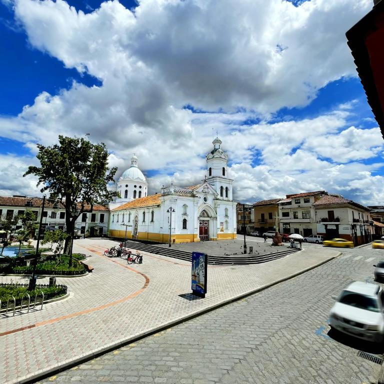 Hotel Azul de la Plaza by Chat Noir - Habitación con cama grande y balcón - 1