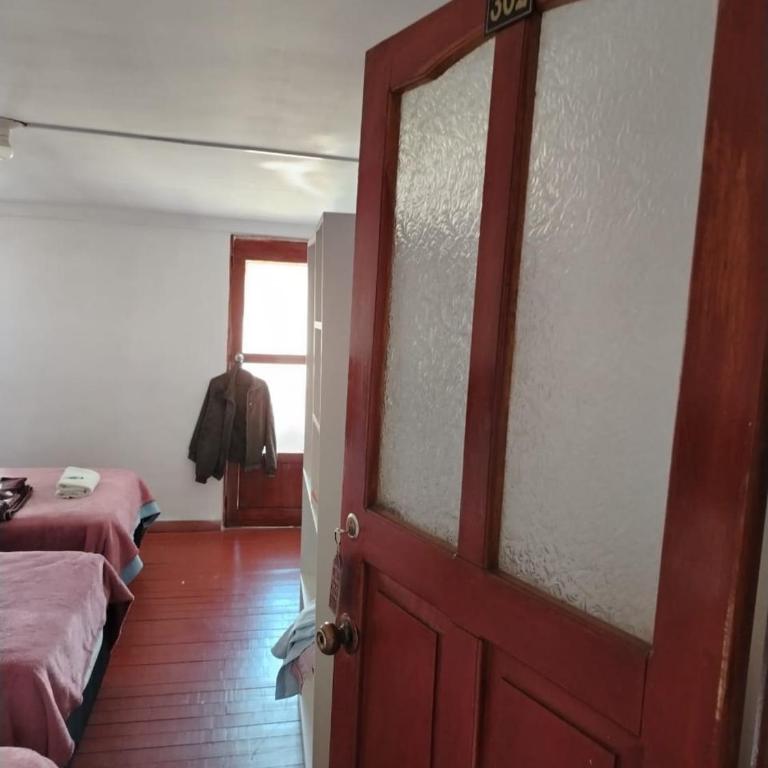 Hospedaje Apu San Isidro - Habitación Triple con baño privado - 4