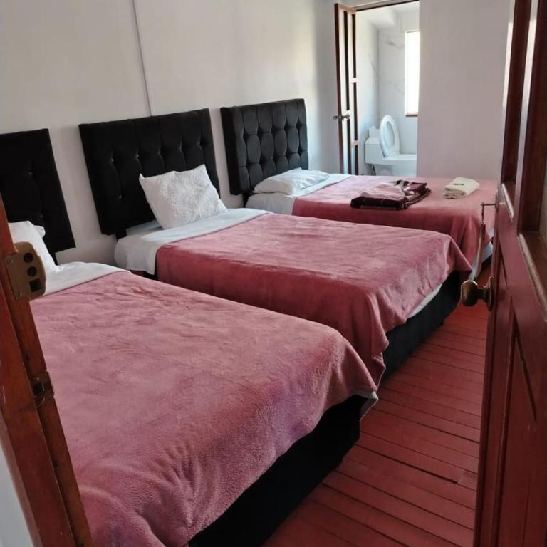 Hospedaje Apu San Isidro - Habitación Triple con baño privado - 2