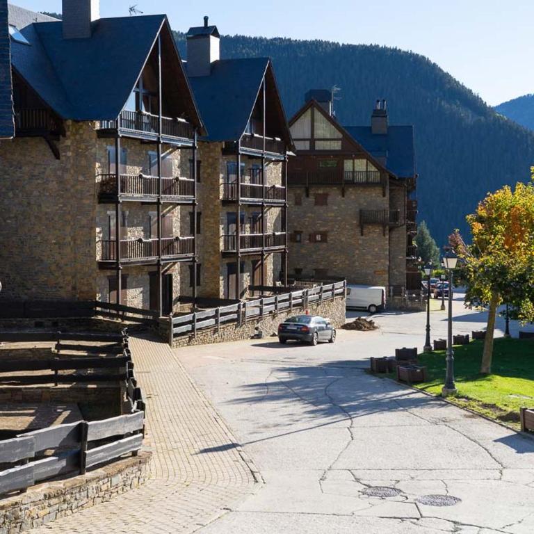 Eth Floc - Dúplex con trasslado gratuito a pistas - Three-Bedroom Apartment - 54
