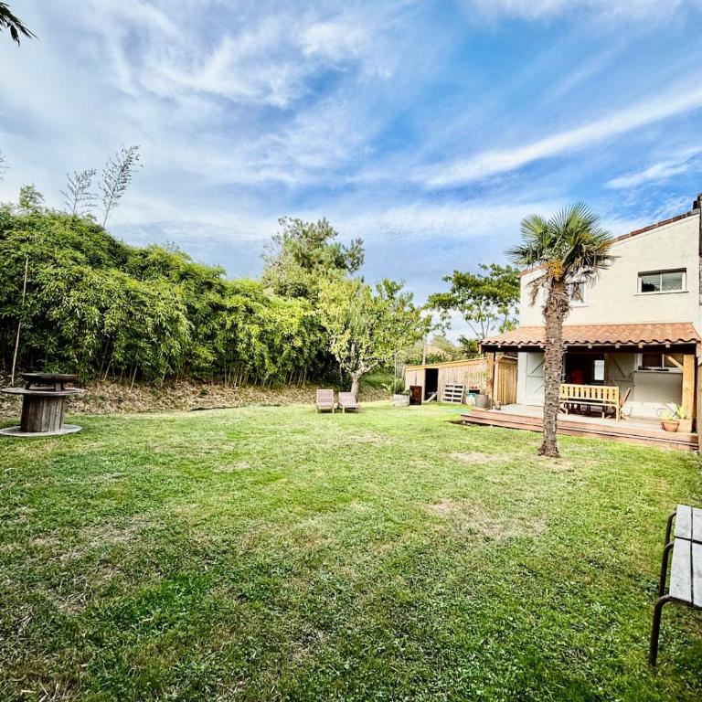 Nana Bloo - Two-Bedroom House - 1
