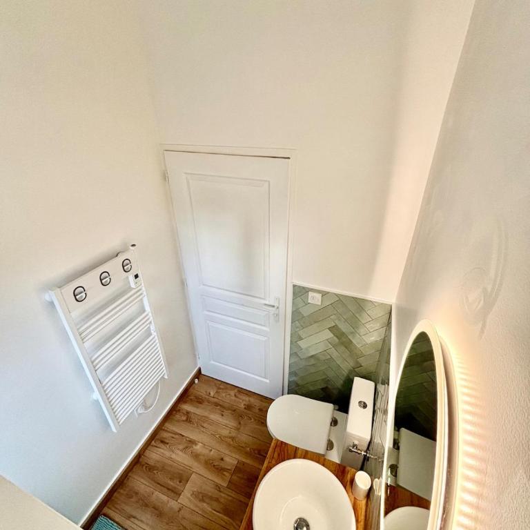 Nana Bloo - Two-Bedroom House - 3