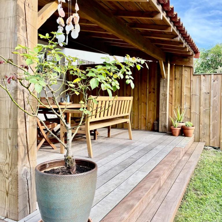 Nana Bloo - Two-Bedroom House - 5