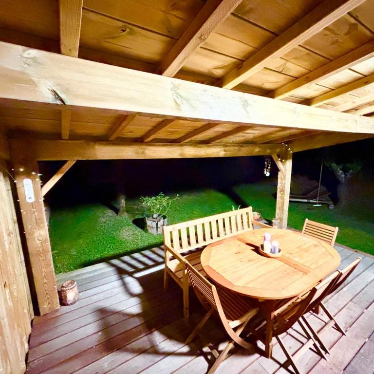 Nana Bloo - Two-Bedroom House - 6