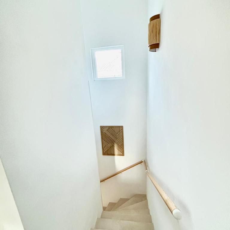 Nana Bloo - Two-Bedroom House - 9