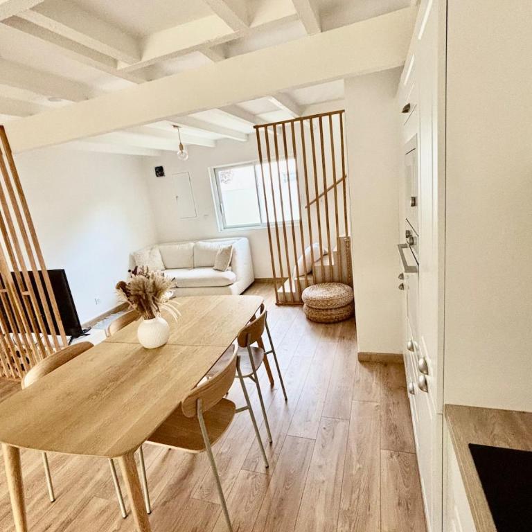 Nana Bloo - Two-Bedroom House - 14
