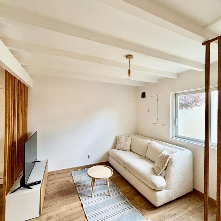 Nana Bloo - Two-Bedroom House - 16