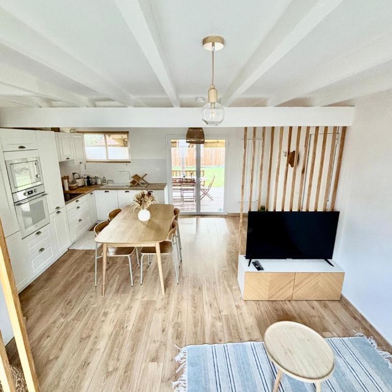 Nana Bloo - Two-Bedroom House - 23