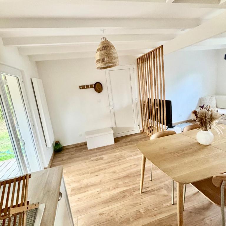 Nana Bloo - Two-Bedroom House - 31