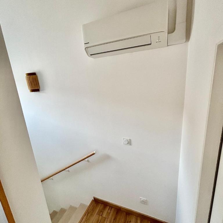 Nana Bloo - Two-Bedroom House - 33