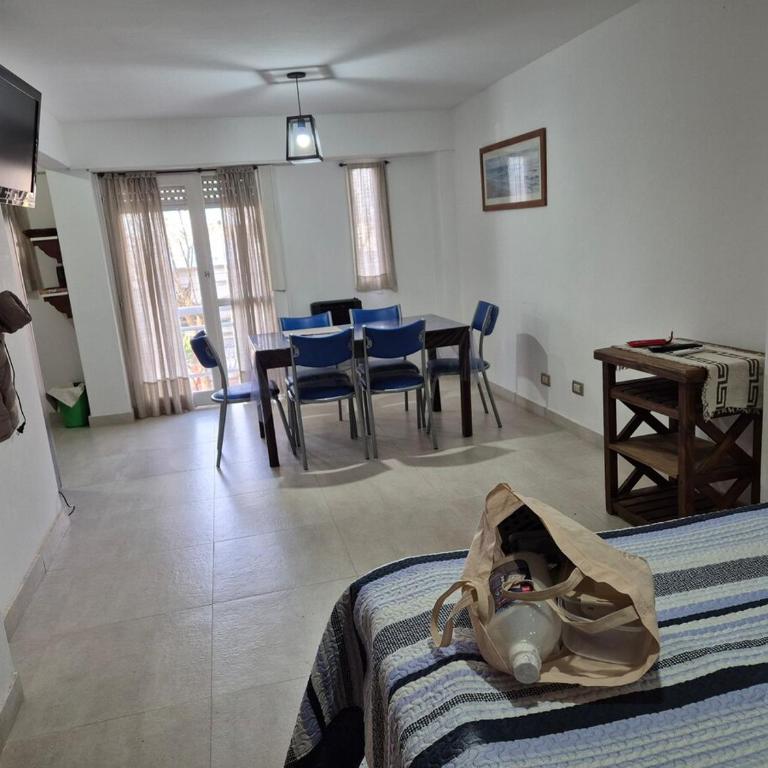 Departamento 1 ambiente a la calle con balcón - Apartamento de 1 dormitorio - 2