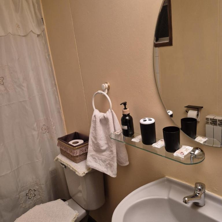 Hostal Oasis - Family Room - 4