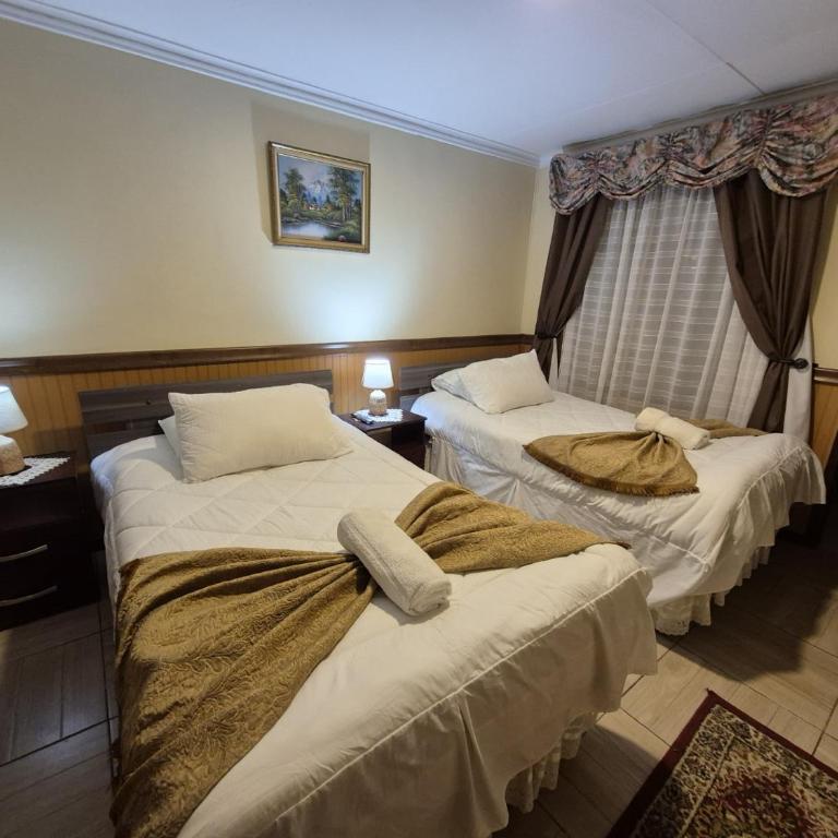 Hostal Oasis - Double Room with Private Bathroom - 4