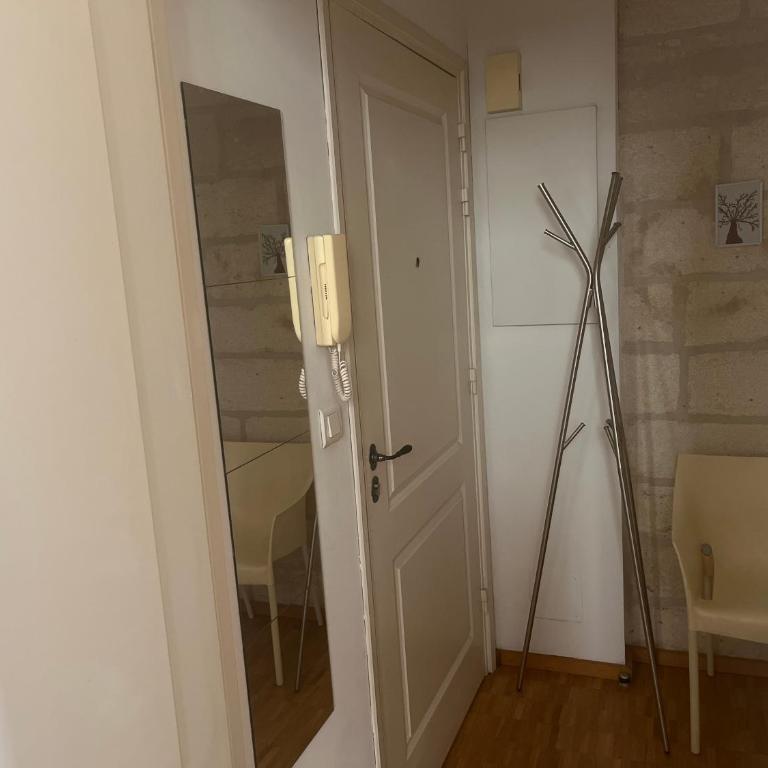 Yani - Grand studio intra-muros cadre exceptionnel - One-Bedroom Apartment - 13
