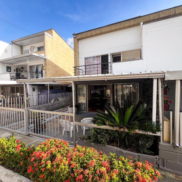 Casa Vacacional en San Jerónimo, Antioquia - Three-Bedroom House - 1