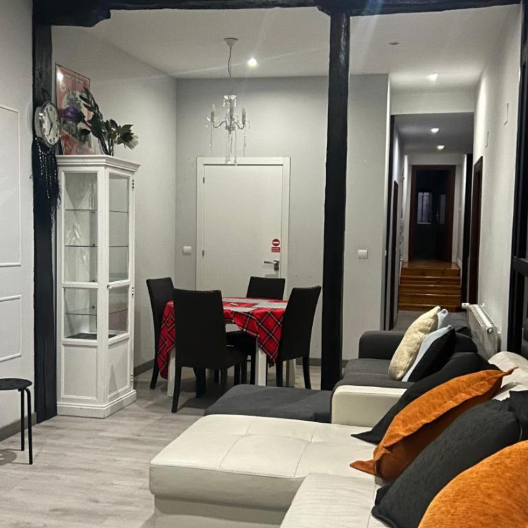 Historic Center Albizuri Residence, Bright, Spacious 3BR Apartment Ideal for Groups - Three-Bedroom Premium Apartment - 7