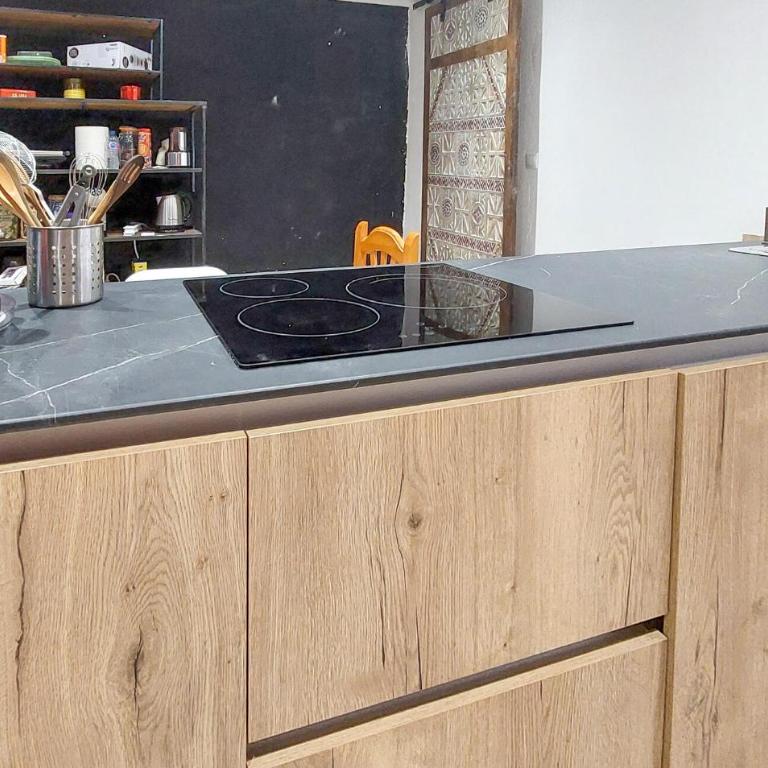 3 Bedroom Cozy Apartment In Alicante - Three-Bedroom Apartment - 4