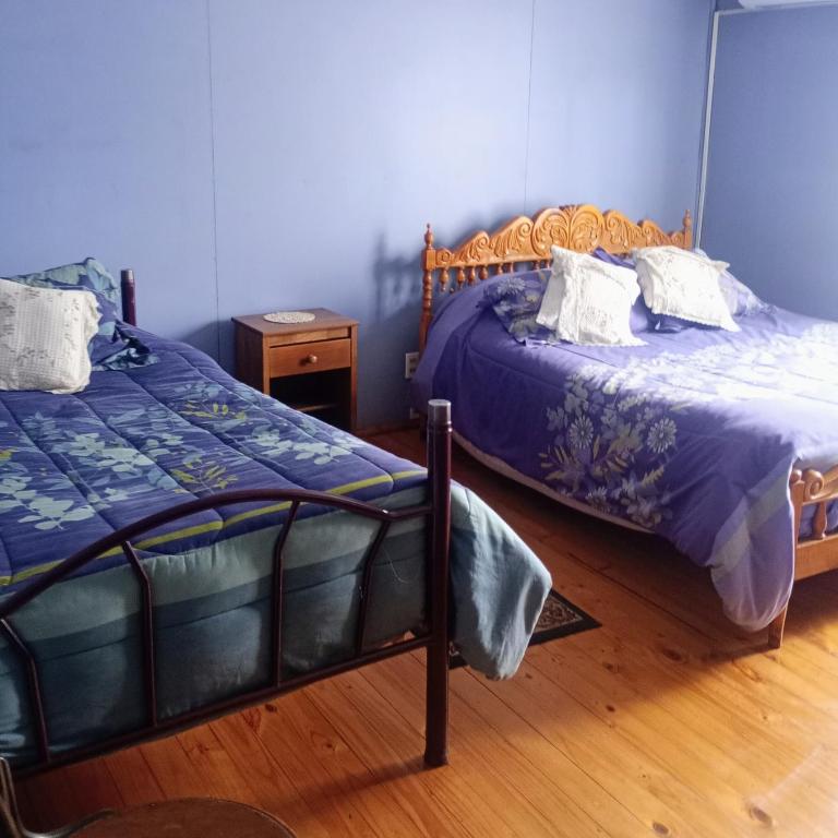 Hostal Villa Portales - Economy Triple Room with Shared Bathroom - 2