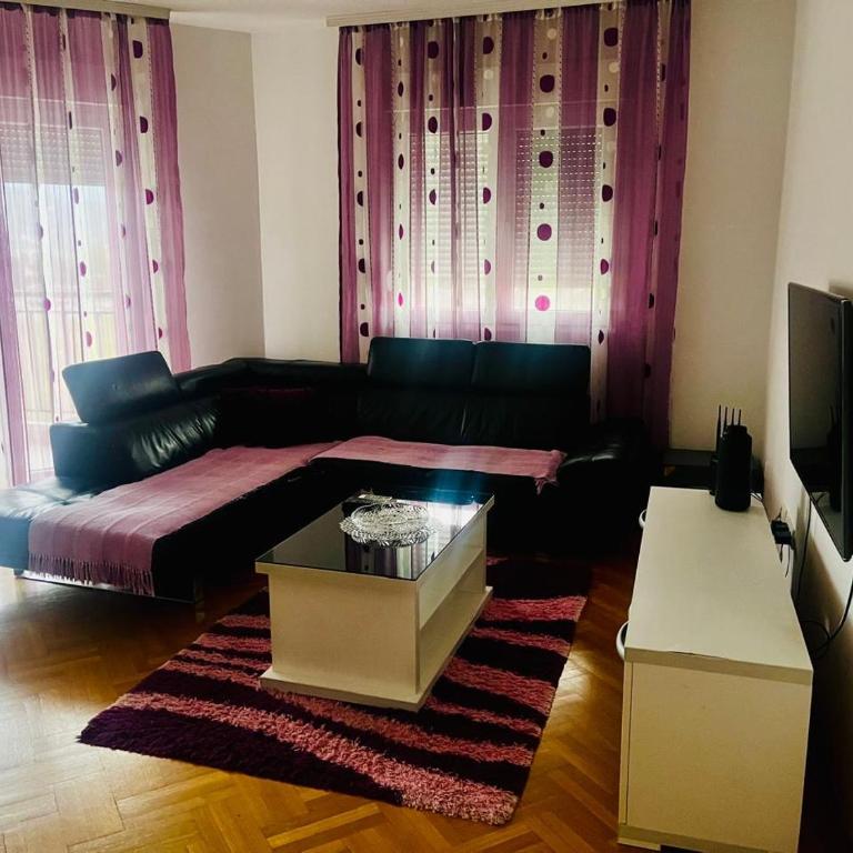 Bright Practical Apartment Great Mountain View - Easy Parking & Fast WiFi - Apartman sa 1 Spavaćom Sobom - 2