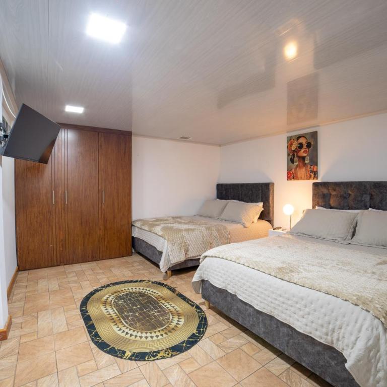 Calle Real House - Three-Bedroom House - 6