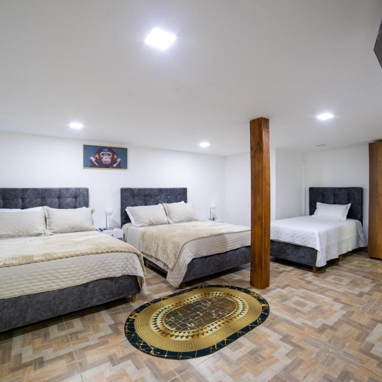 Calle Real House - Three-Bedroom House - 9