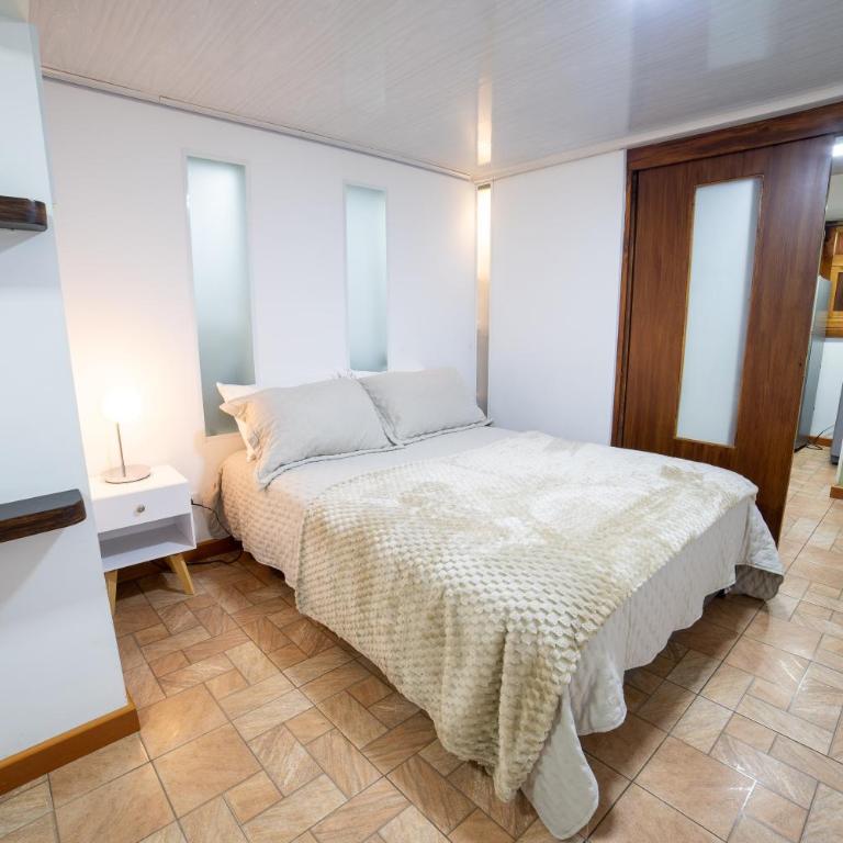 Calle Real House - Three-Bedroom House - 12