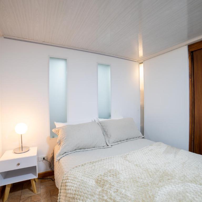 Calle Real House - Three-Bedroom House - 14