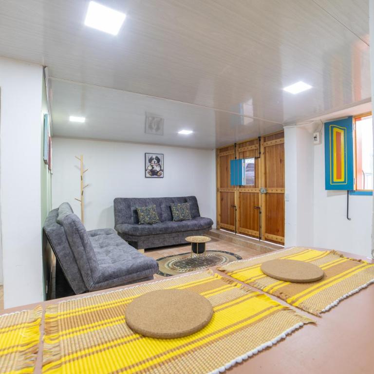 Calle Real House - Three-Bedroom House - 15