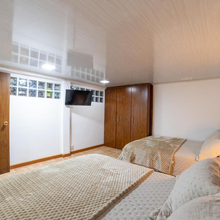 Calle Real House - Three-Bedroom House - 20