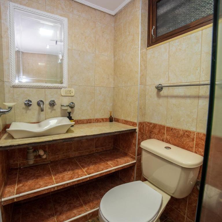 Calle Real House - Three-Bedroom House - 21
