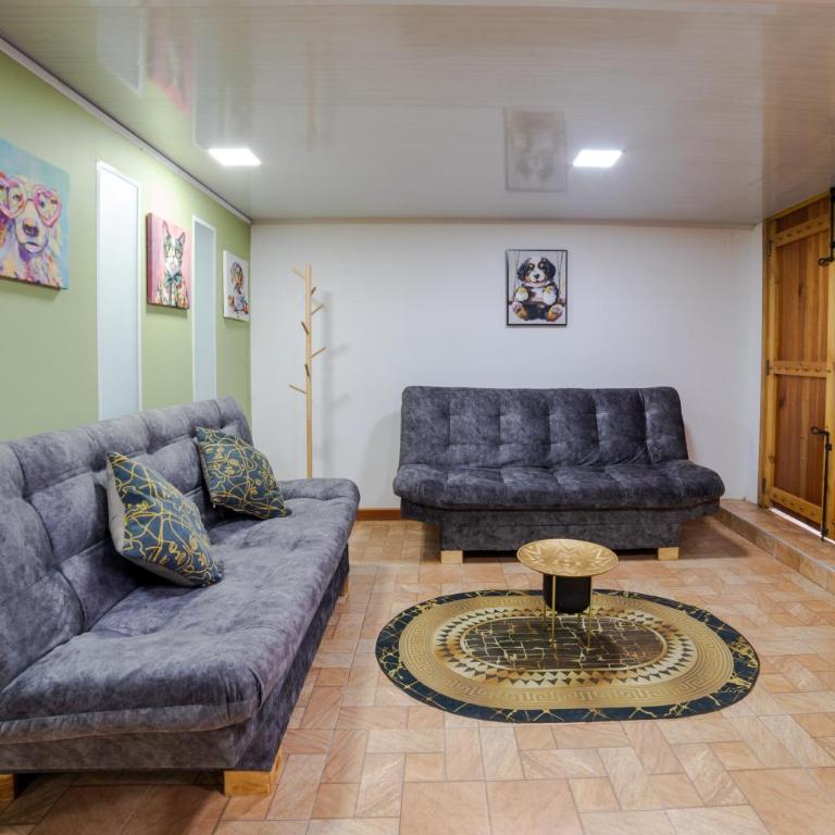 Calle Real House - Three-Bedroom House - 24