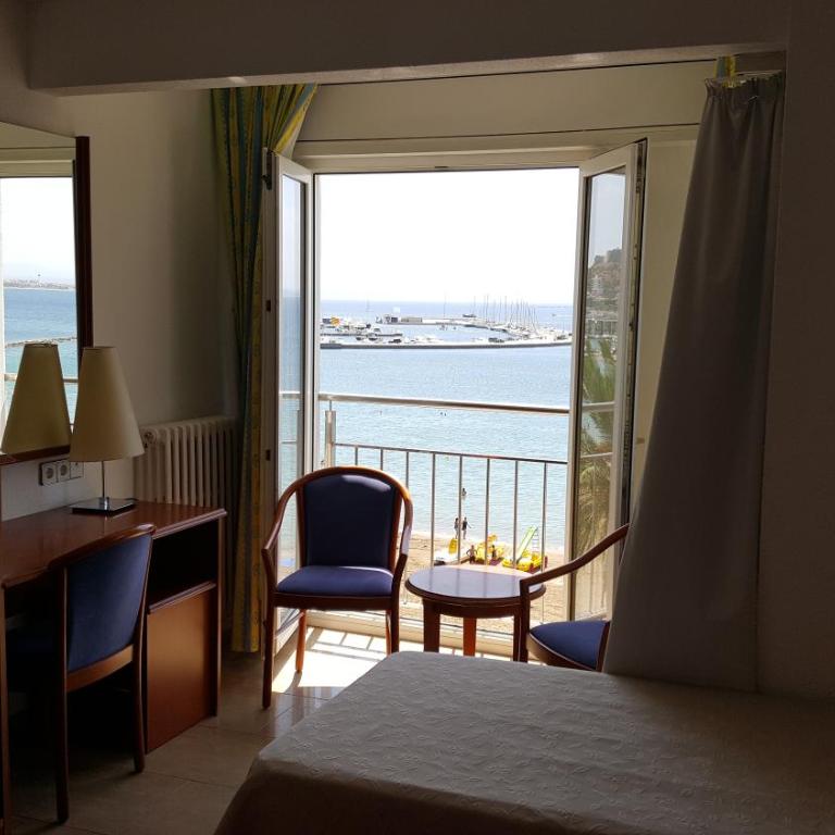 Hotel Risech - Habitación Cuádruple con vistas al mar - 4
