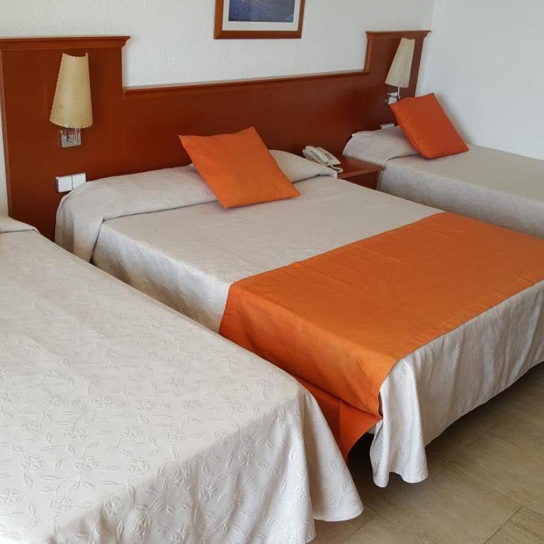 Hotel Risech - Habitación Cuádruple con vistas al mar - 3