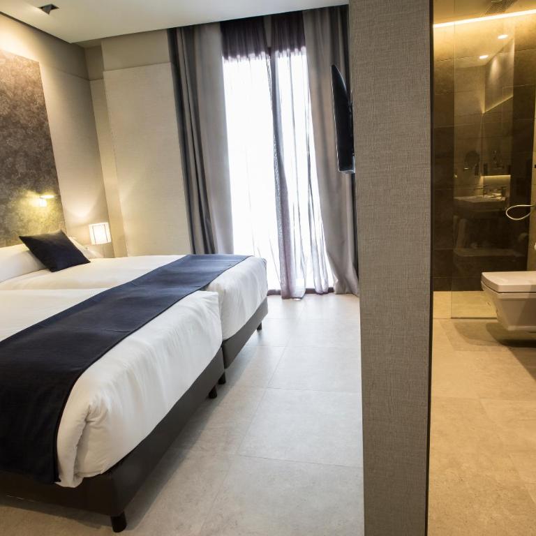 Vincci Mercat - Deluxe Double Room - 4