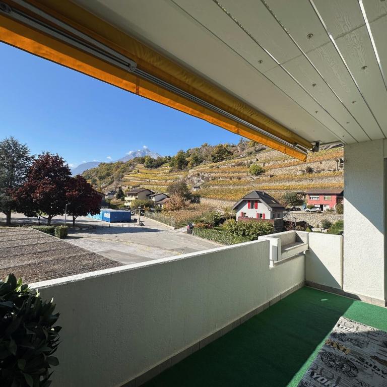 Casa Alps Sion - Swiss Alps - Apartment mit Aussicht und Balkon - 1