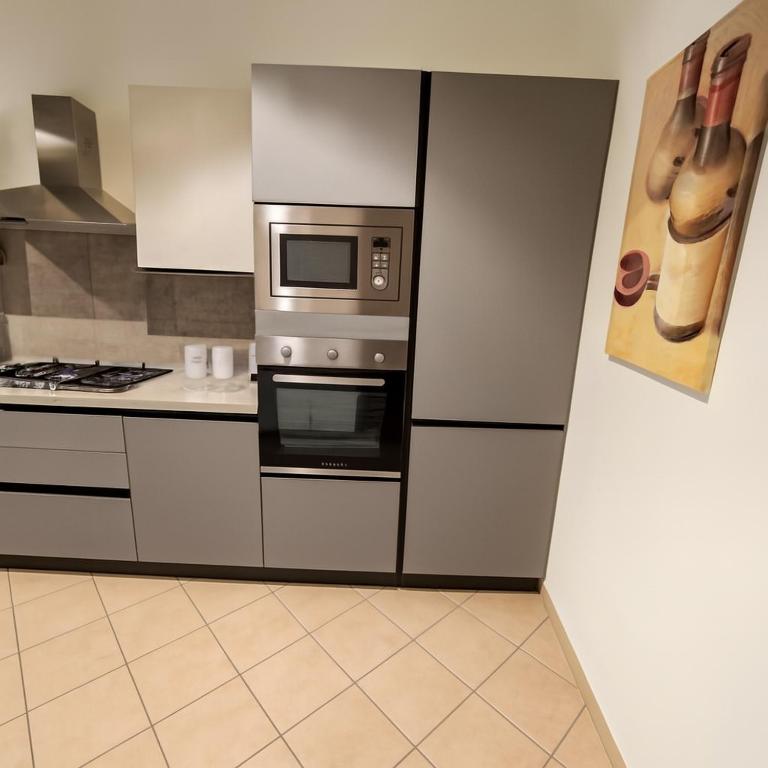 WELCOME RIVIERA -TORRE D'AVORIO APPARTAMENTO 126 mq piu'terrazzo25 mq - totalmente rinnovato- 250 m dal centro - parcheggio a pagamento 20 euro al giorno da prenotare in anticipo salvo dispo -parking at 20 euro per day to be booked in advance if available - Appartamento con 2 Camere da Letto - 17